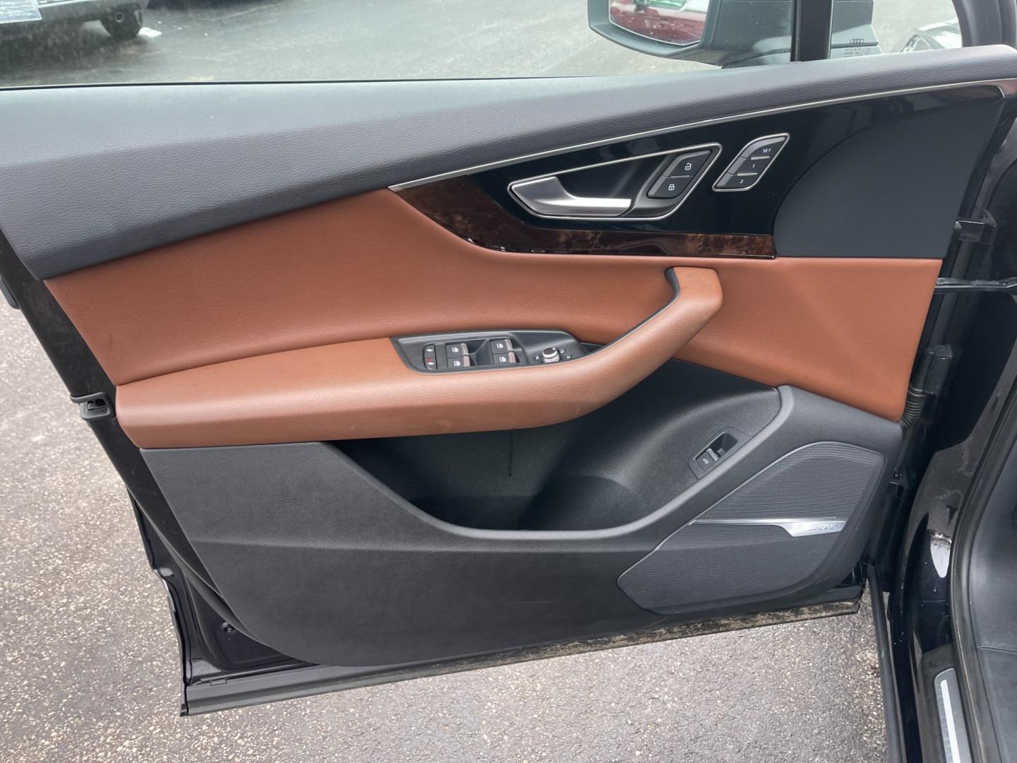 2019 Black /Brown Audi Q7 3.0T Premium Plus quattro (WA1LAAF77KD) with an 3.0L V6 DOHC 24V Supercharged engine, 8A transmission, located at 11115 Chardon Rd. , Chardon, OH, 44024, (440) 214-9705, 41.580246, -81.241943 - This 2019 Audi Q7 is a luxury SUV for luxury families. With its strong supercharged V6 engine and advanced all-wheel-drive system, this SUV is not only powerful with quick acceleration and a high towing capacity, but it's also equipped with leading-edge technology and comfort amenities. The inclusio - Photo#16